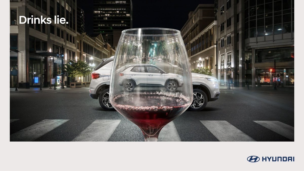 ggoodonline's tweet photo. Attraente e impattante avviso stampa.

La comunicazione sfrutta l'effetto ottico che si verifica guardando attraverso un bicchiere.

Messaggio semplice e diretto: Le bevande mentono.

Credit: ARENA MEDIA per HYUNDAI

#brilliantadv #smartadv #advertising #creative #creativity https://t.co/TPVxypX4AB