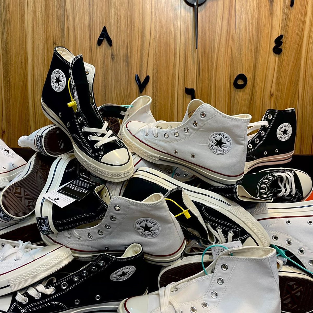 Vibsneakstore's tweet photo. Kindly Retweet🙏❤️

Comes with full packaging📦

Price:30,000
Size:38-44

Kindly Dm or 
WhatsApp 07084240179

Delivery Nationwide 📍

NUDITY BUGA BBNaija La Liga MondayMotivation Jovic Brymo Aproko ASUU NetNaija The GOAT Bolebration Atletico Happy New Wizkid Olamide Burna Davido https://t.co/IdAFjPwZKW