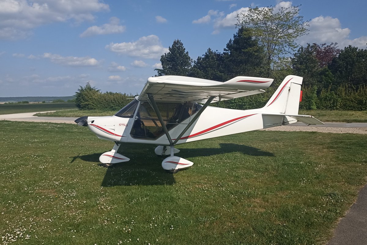 Globe_Spotter's tweet photo. Vendredi dernier, exercices de PTE et d'atterrissages par vent de travers. Pas facile mais toujours un plaisir de voler. 😎😎😎
#ULM #ULMGeeks #ULMPassion #ULMLiberte #ElevePilote @FFfplum #LaFerté #Cerny #LFFQ #JeSuisElevePilote #ElevePiloteULM https://t.co/XOND1ilLy5