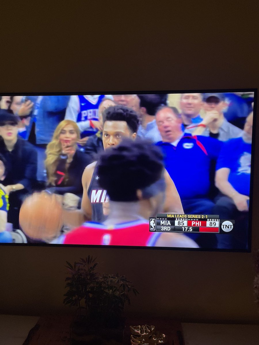 ImZamo's tweet photo. 💤 💤 #sixers  #sleepingbeauty https://t.co/QgHbojZCpi