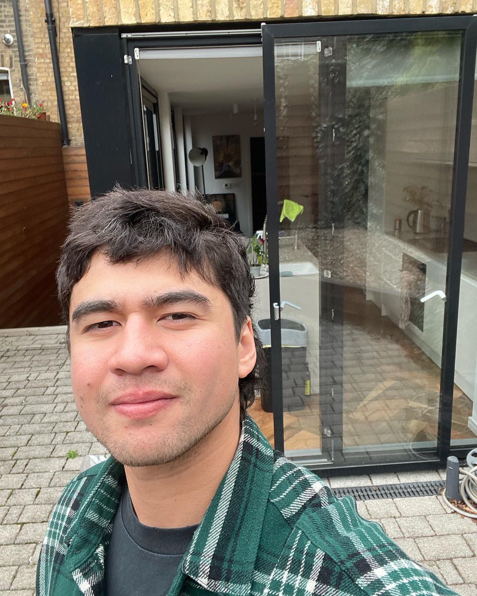 CalumHood_BRA's tweet photo. 📸| ELE LEMBROU A SENHA DO IG! 

"Essa turnê têm sido tão gratificante e desafiadora para mim. Eu me sinto tão abençoado por estar nesta posição.     (+) 

#1 https://t.co/QsMCfnc6g1