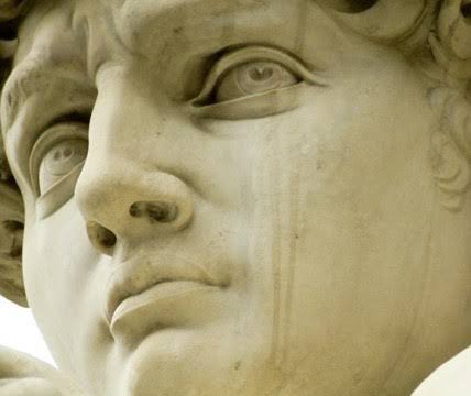 めっちゃハート 角度が違うと彫られてる場所は暗くなるため瞳が光って