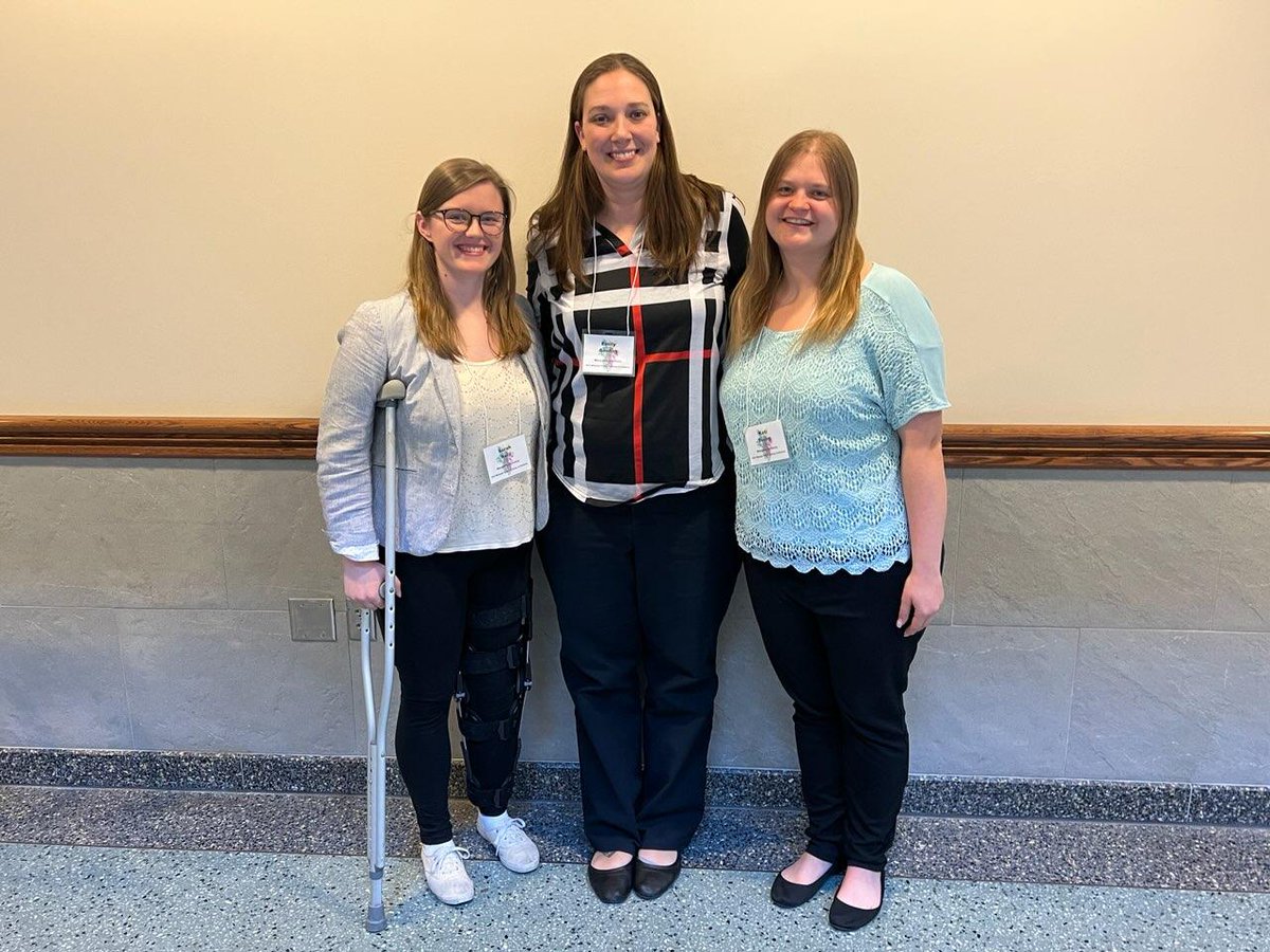 EmSontagMU's tweet photo. First in person conference as a lab! #MWfolding @srrolli @KatiJYoung https://t.co/CgqZeOLfZ5