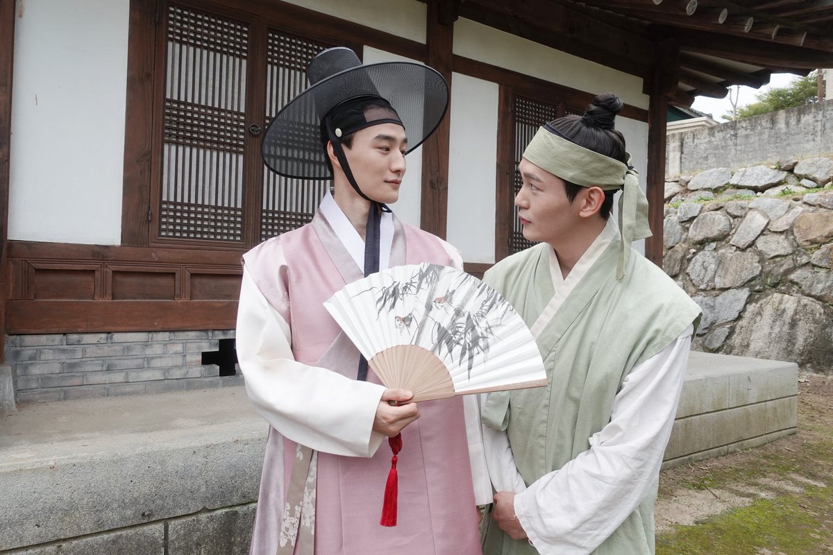 Aplay_as's tweet photo. [단독] 연석 작가님과 찐혁이의 다정한 모습 포착?!

이 둘....왜 잘 어울리는거야....? 이 사실 우리 모두 하연이에겐 비밀로 하기🤫🤫

#첫사랑만세번째 #첫세 #first_love_again
#연석 #김진혁 #진건 #김정석 #에이플레이 #아센디오 https://t.co/f9viiLQCph