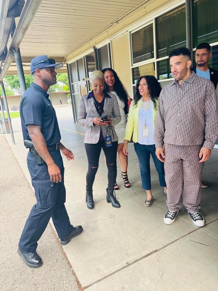 Thank you <a href="/TheRealJasonLee/">Jason Lee</a>,  <a href="/TiffanyHaddish/">Tiffany Haddish</a>, <a href="/kevinjlincoln/">Mayor Kevin J Lincoln</a> and <a href="/kimberlywarmsl3/">kimberlywarmsley</a> for engaging and connecting w/our Stagg HS students! You brought much love, light &amp; support!! #Stockton #Proud2bSUSD #Community #StudentVoice @ChiefBarries