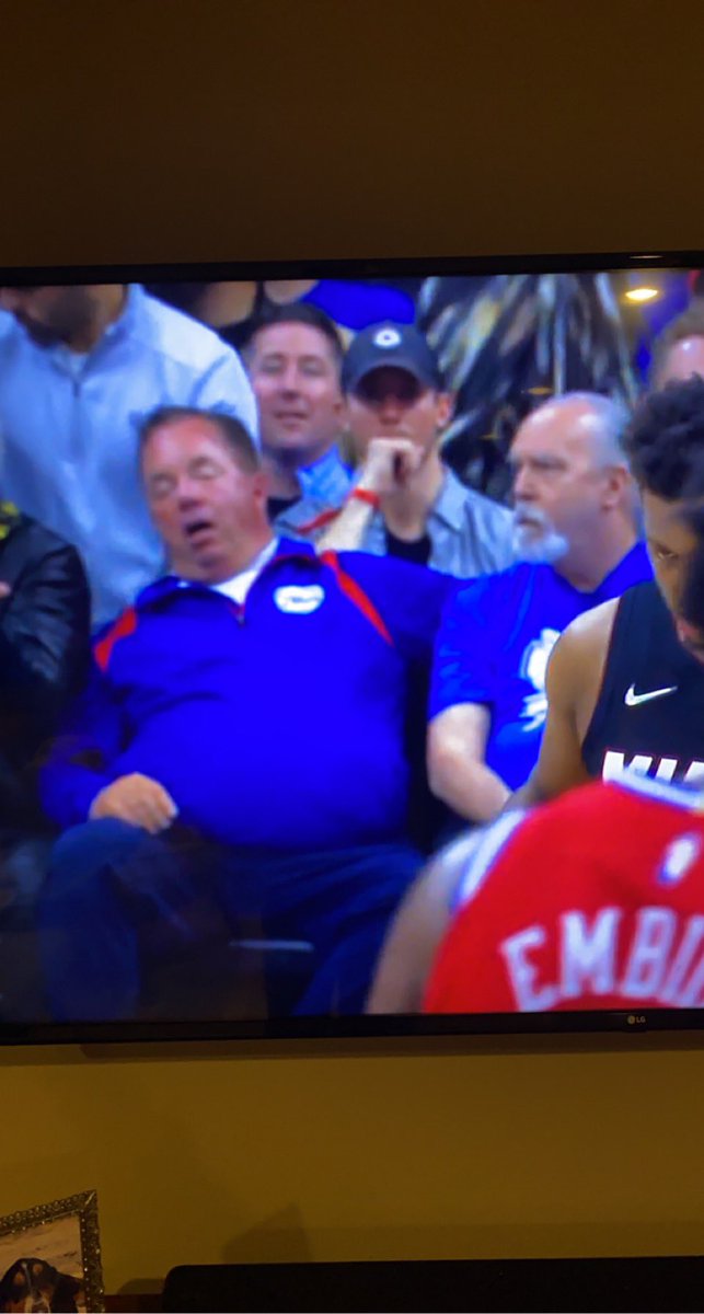 liamsim17's tweet photo. long night at the center #NBAPlayoffs #Sixers https://t.co/FwVavhaRNu