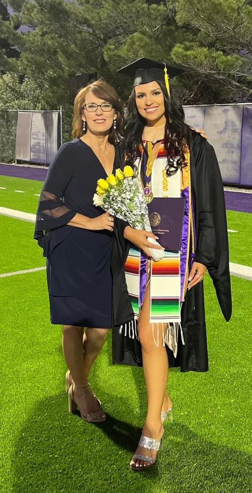 She did it!! Masters Degree with Summa Cum Laude! soo proud of my daughter @JulissaaAlaniz ❤️Congratulations!