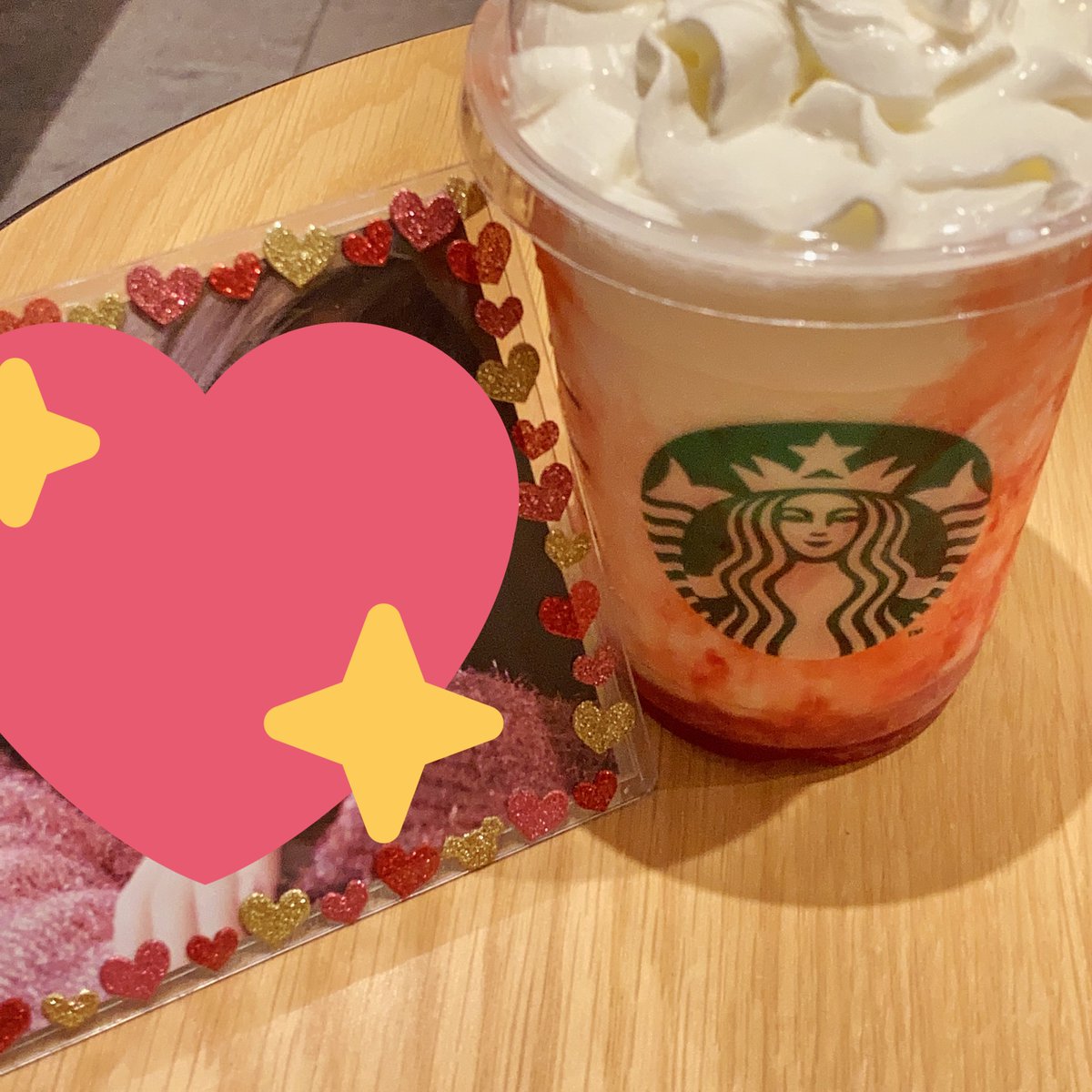 soura73's tweet photo. ブロマイド恥ずかしいから隠すけど、いちごフラぺマジで美味しいですさいこー https://t.co/1sVkae9OUY