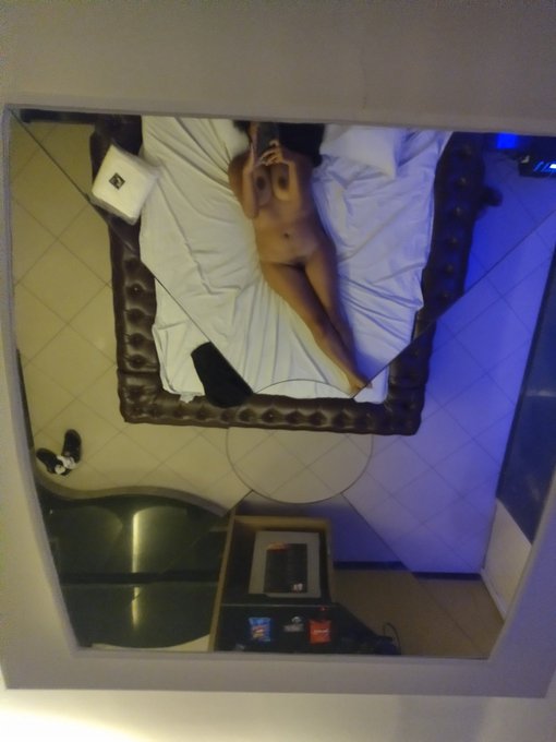 Nothing like a good fucking session to close the weekend 😌 https://t.co/KQWsR5GCib