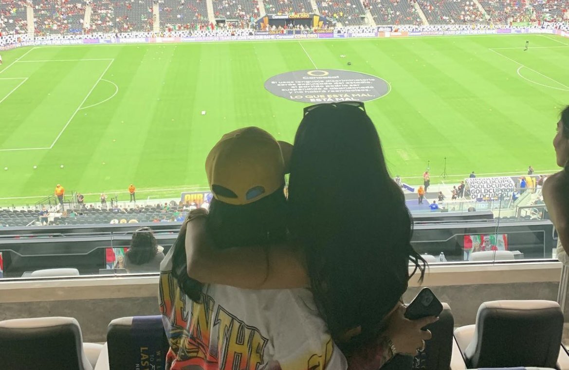 LittlestLoba's tweet photo. To mi hermanos you’ve always been their hermana. To me you’ve always been mi madre; without you I wouldn’t be the crazy human I am today. You’ve raised me and made a better person, I love you. Happy Mother’s Day, Ma. https://t.co/Ls4KrjH277