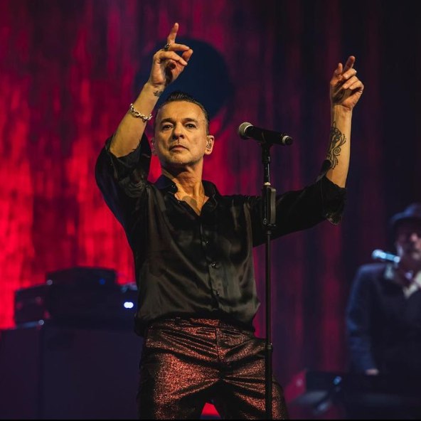 Happy 60 birthday to the amazing Depeche Mode vocalist Dave Gahan! 