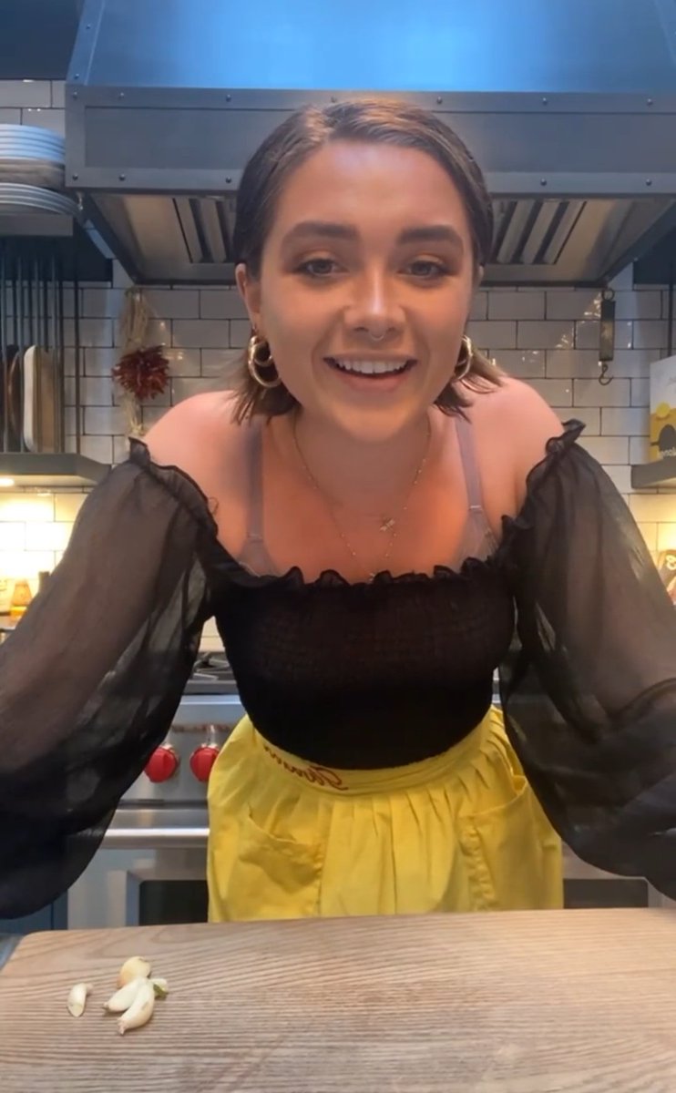 pughthinker's tweet photo. AND ONCE AGAIN COOKING WITH FLO CAME TO TAKE ALL THE DEPRESSION OUT OF US!!!! https://t.co/LnyN69ZqBi