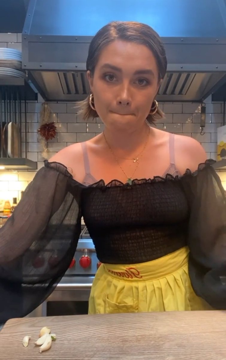 pughthinker's tweet photo. AND ONCE AGAIN COOKING WITH FLO CAME TO TAKE ALL THE DEPRESSION OUT OF US!!!! https://t.co/LnyN69ZqBi