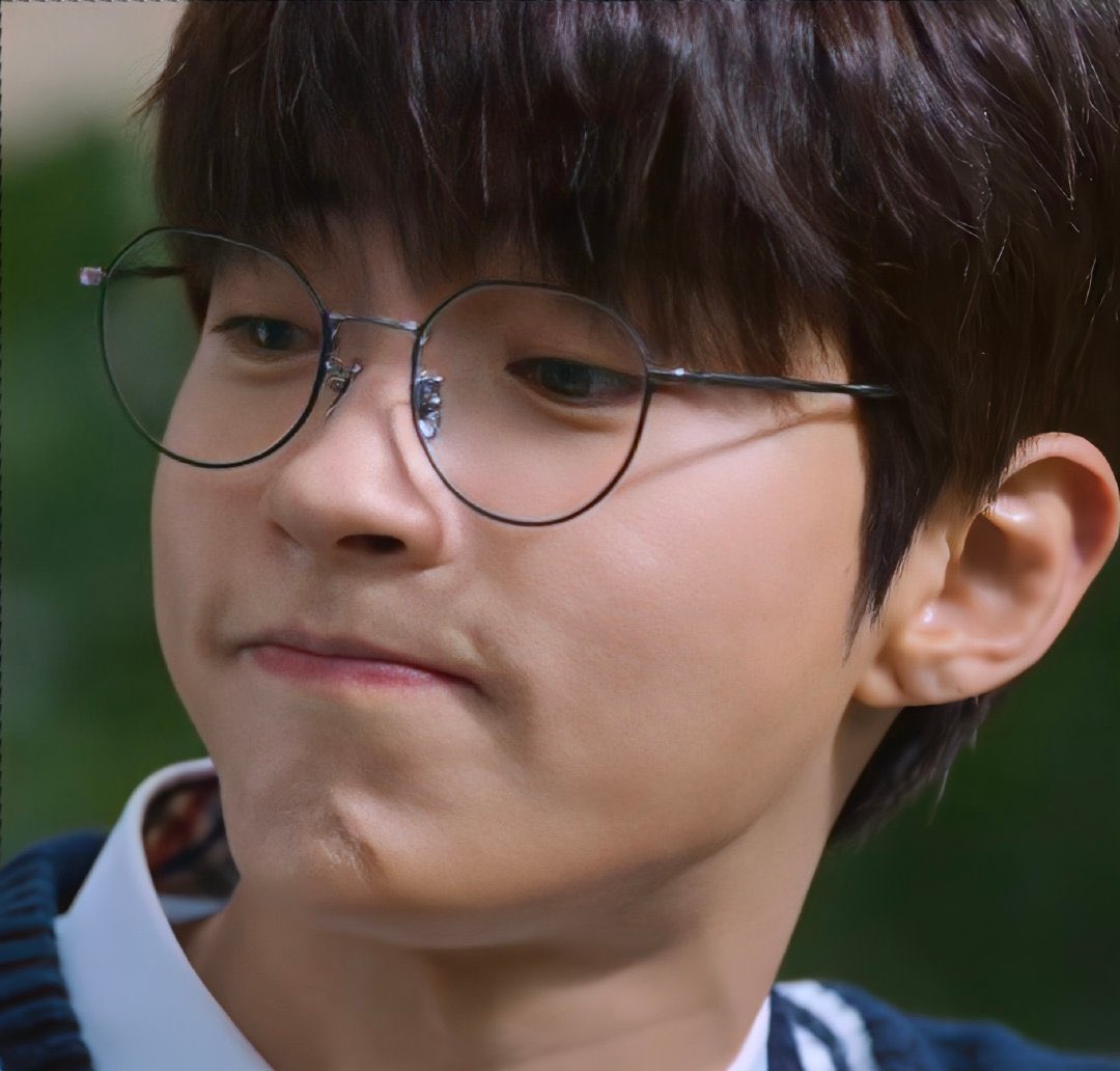 passionfruit4_5's tweet photo. Still trying to comprehend that these two are the same person from the same drama😳 https://t.co/gEAOe3KgAb