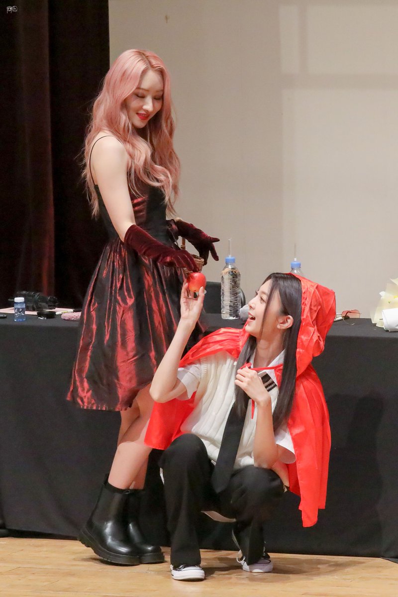 imwithYOOh's tweet photo. 220508 마지막 대면 팬사인

#드림캐쳐 #수아 #다미
#Dreamcatcher #SUA #DAMI 
@hf_dreamcatcher https://t.co/OEKEXFy9Va