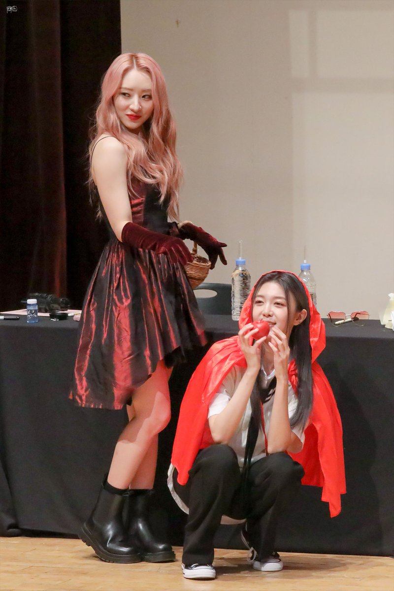 imwithYOOh's tweet photo. 220508 마지막 대면 팬사인

#드림캐쳐 #수아 #다미
#Dreamcatcher #SUA #DAMI 
@hf_dreamcatcher https://t.co/OEKEXFy9Va