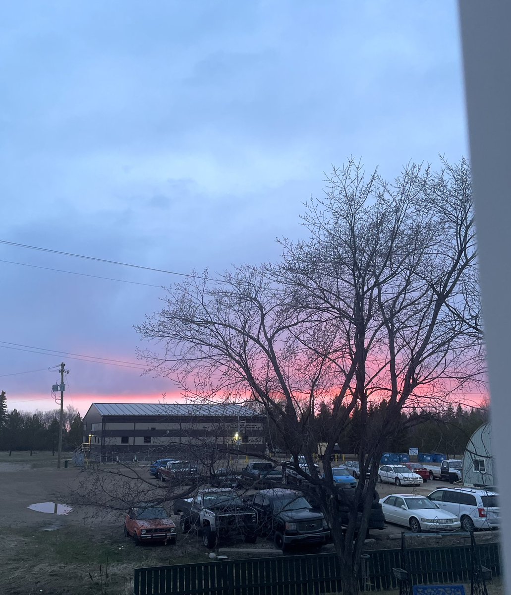 jninicafe's tweet photo. even the sunset here in canada is 🌸🎀 https://t.co/sh0kGrJuUZ