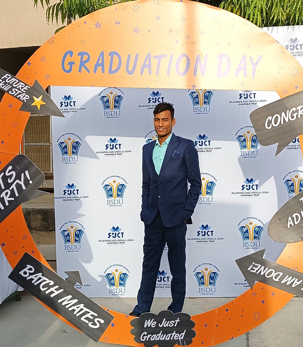 RahulKu61864514's tweet photo. #BSDU 1st #Convocation2022 🎓
#EntrepreneurshipSkill #BSDUStudy https://t.co/25aCGfxDel