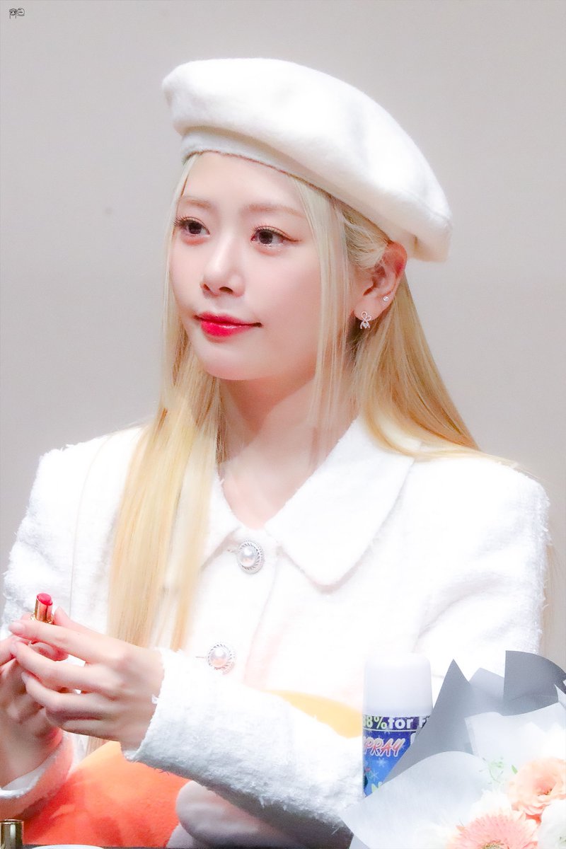 imwithYOOh's tweet photo. 220508 마지막 대면 팬사인

#드림캐쳐 #지유
#Dreamcatcher #JIU 
@hf_dreamcatcher https://t.co/JeWGQgqC0f