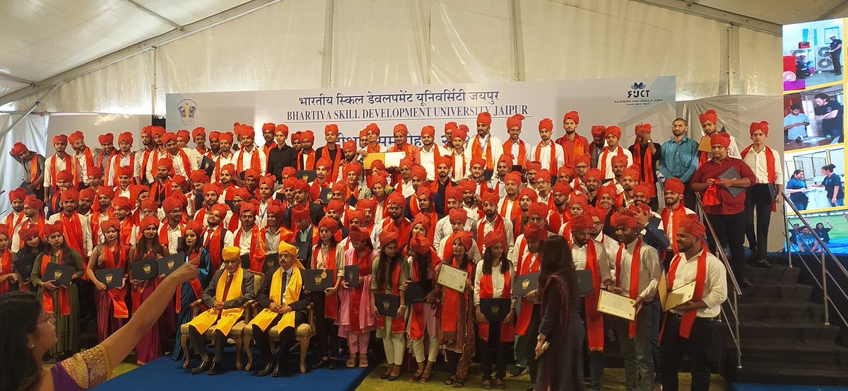 RahulKu61864514's tweet photo. #BSDU 1st #Convocation2022 🎓
236 #Students got #Degrees
#BSDUStudy B Voc || M Voc || Ph D
#EntrepreneurshipSkill #BSDUJaipur https://t.co/ujnq4I4TWg