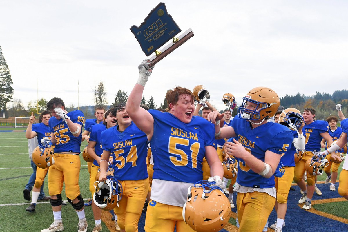 CoachSJ1's tweet photo. Congrats to these two @HenryRankin14 @averyhart35 on commuting to @SOU_Football! Florence to Ashland! @CoachFendall @A_G_Haubner @MidMajorMedia @OregonPredict https://t.co/V3DXER1ubh