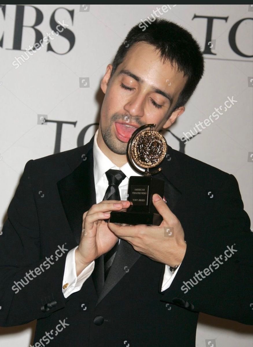 personsonable's tweet image. lord have mercy 😍🙏🏻🙏🏻 #linmanuel #award #trophy