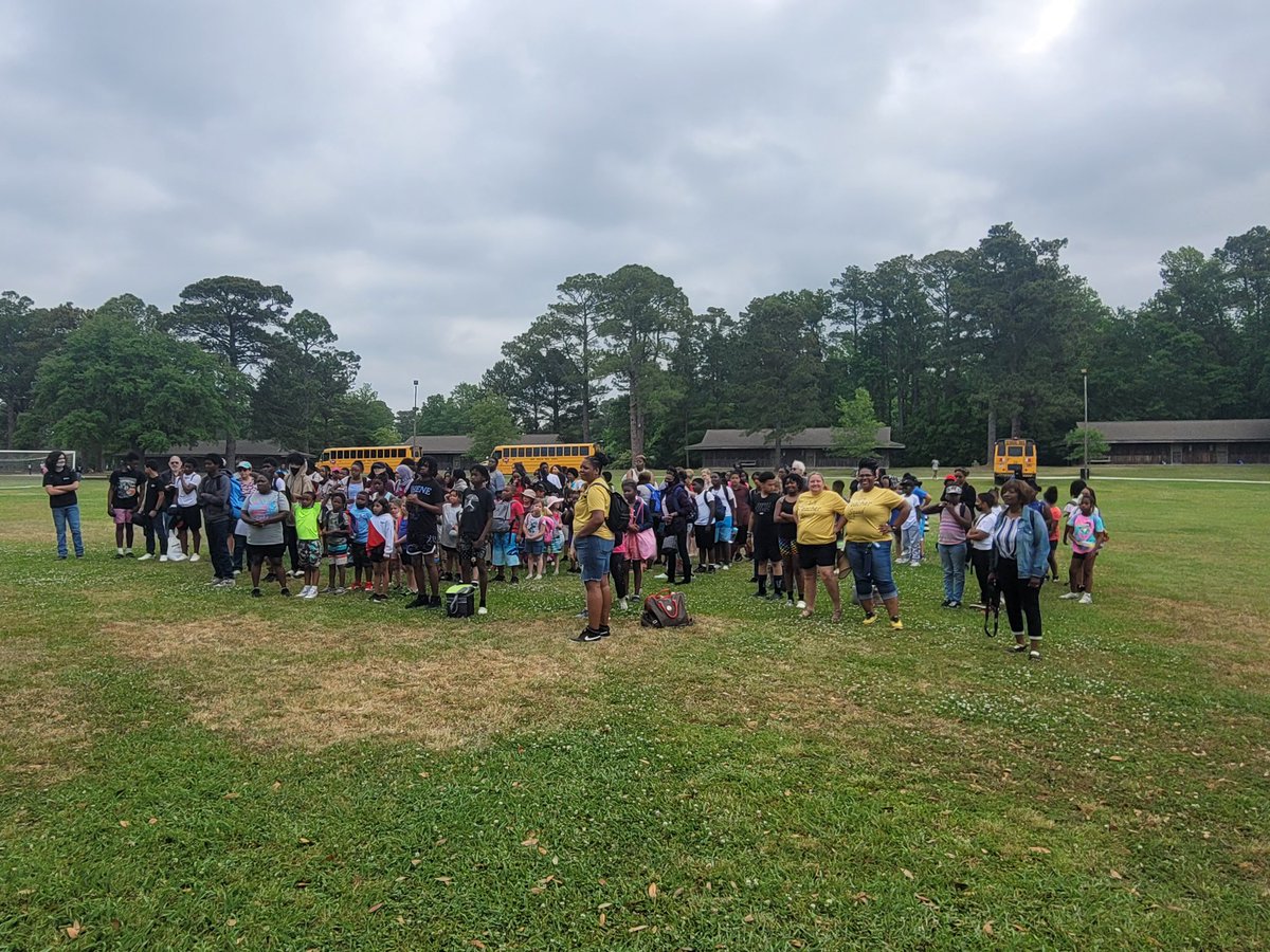 SchoolSnowden's tweet photo. We are SO blessed! SWS has the BEST field day on Friday at Camp Seafarer. The students were given opportunities that sometime only come once in a lifetime!They learned how to work together, problem solve, and over come fears!Powerful to say the least! 💙 Talk about #snowdenstrong https://t.co/32bAEY3sVm