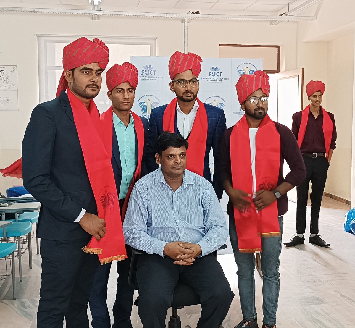 RahulKu61864514's tweet photo. #BSDU 1st #Convocation2022 🎓
236 #Students got #Degrees
#BSDUStudy B Voc || M Voc || Ph D https://t.co/IRxiE8Vvdr