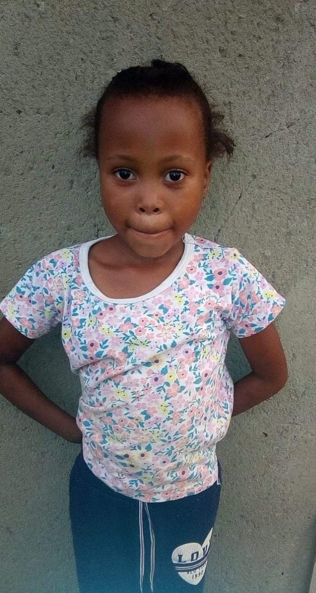 6 year-old Bontle Mashiyane from Mganduzweni just outside Whiteriver in Mpumalanga is missing for a week now. She was last seen playing outside her home with other kids when she dissapeared. Her family says they've been searching for her with the help of the community &amp; Police.