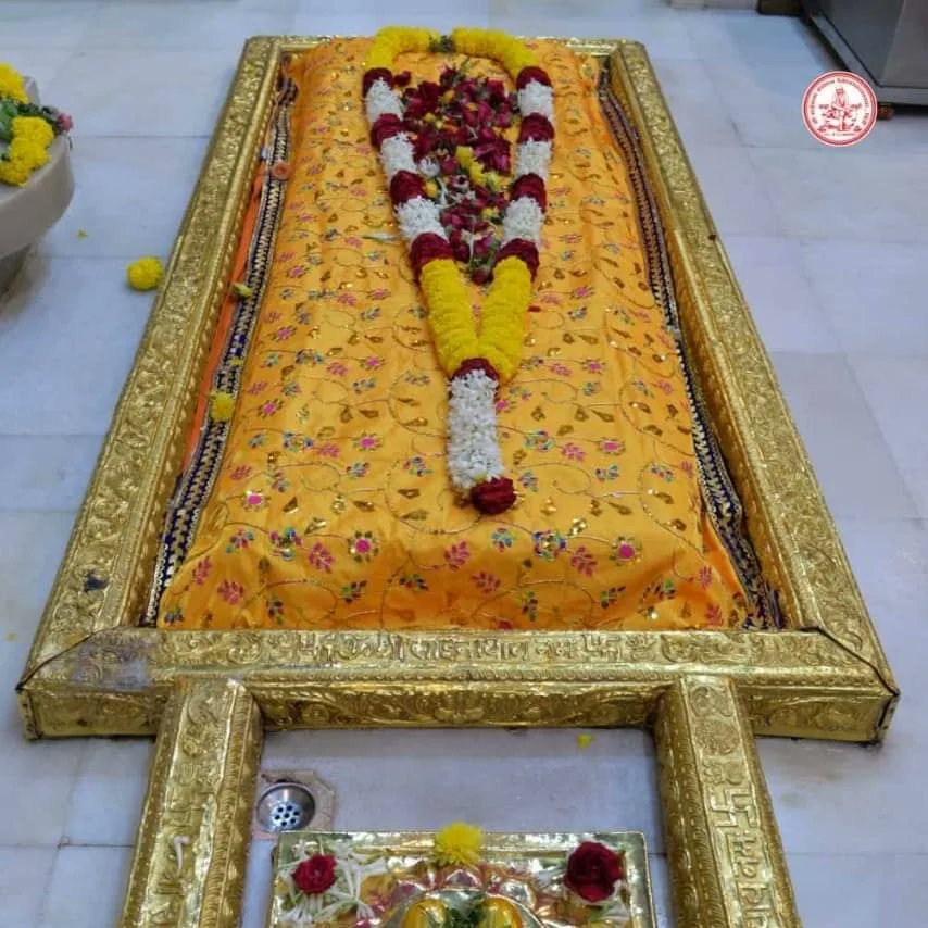 DATTASAITEMPLE's tweet photo. షిర్డీ కాకడ హారతి దర్శన్
(09.05.22) సోమవారం....
Shirdi kakad Harathi Darshan(09.05.22) Monday
#saibabaofshirdi
#shirdi #shirdisaibaba #shirdisai #shirdidarshan #shirdisaibabatemple #shirdibaba #saibabamessage @DATTASAITEMPLE #twitter #sconcepts @SSSTShirdi https://t.co/DfGjnCUtIs