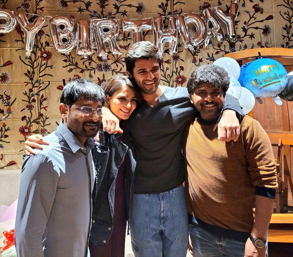 Wishing our ROWDY BOY @TheDeverakonda a very Happy Birthday. may the year bring lots of good news in your life. I want your life be as wonderful as you are.🎂🎂🎂

#HappyBirthdayVijayDevarakonda #HBDVijayDeverakonda