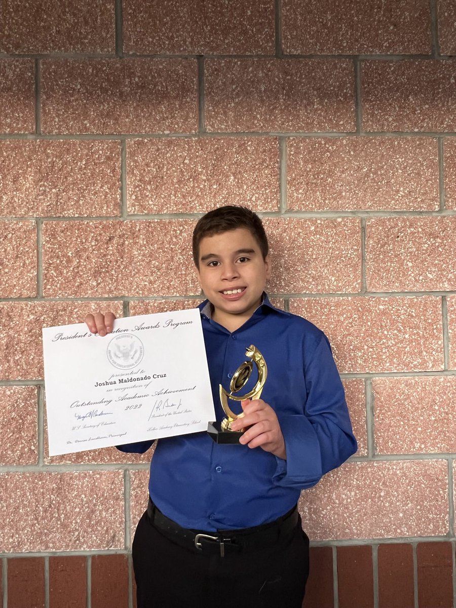 barbsouthwick's tweet photo. Elementary award ceremony. Celebrating these stars @eCollierAcademy https://t.co/4Jj6YG8nyQ