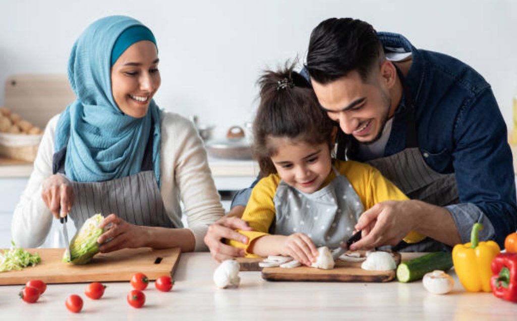 SickKidsGHCBMH's tweet photo. #DidYouKnow healthy eating habits &amp; a balanced diet have an impact on children's #mentalhealth? Learn more about which nutrients &amp; routines can help with child &amp; youth mental health: https://t.co/Q8FoeDte5E #ChildrensMentalHealthWeek #CMHW2022 #MentalHealthMatters https://t.co/9LwY65U9Gq
