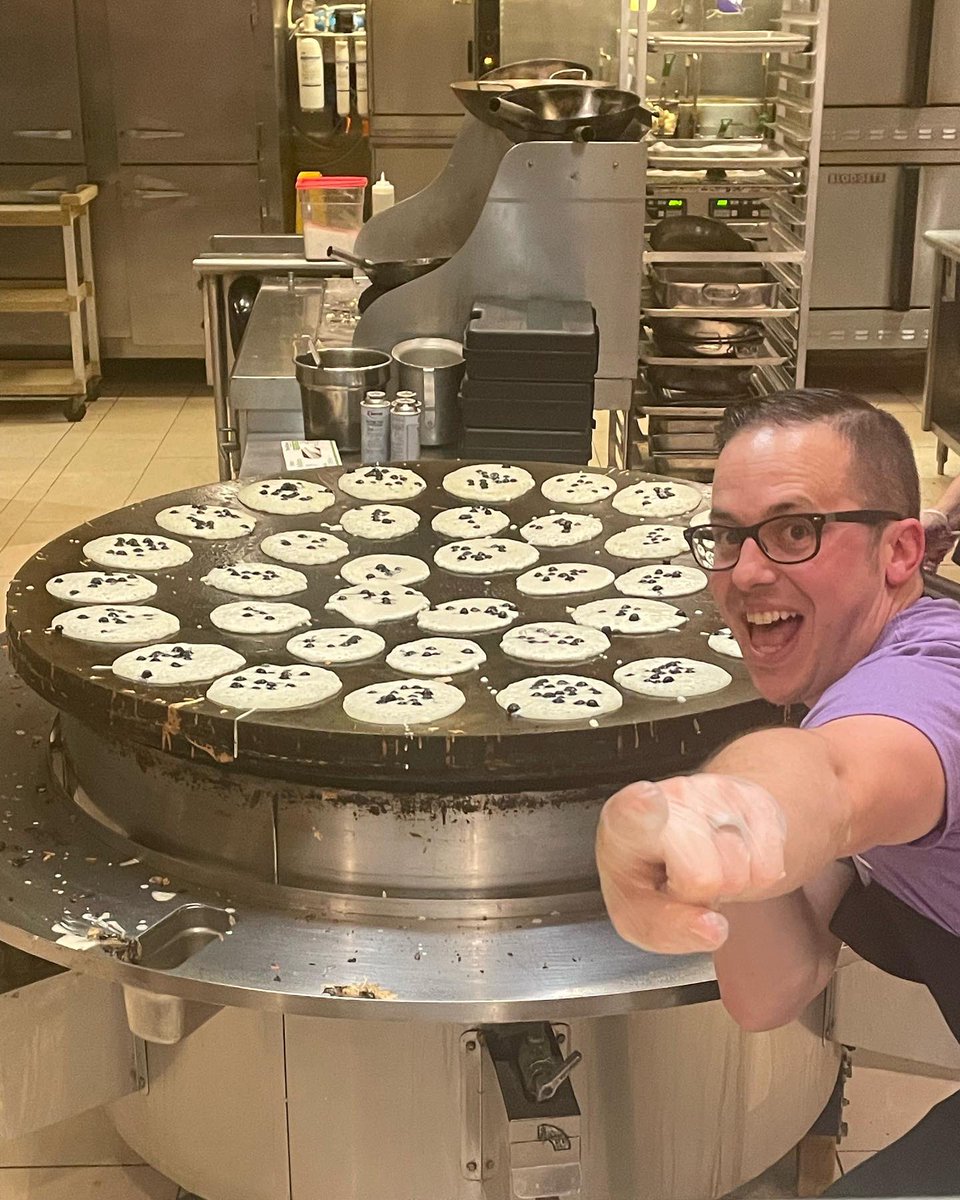 PeirceDining's tweet photo. Late Night Breakfast was a hit!!!! Thank you to everyone who came. Have a wonderful finals week Kenyon! https://t.co/AMhMikgbA9