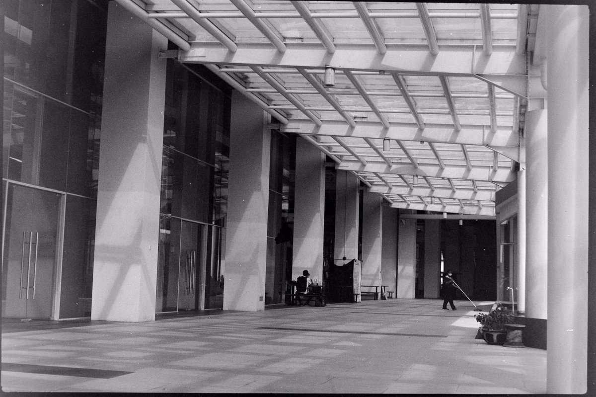 samuelexander96's tweet photo. Kentmere Pan 100 +1 stop on Canon FTb QL
#indonesianphotographer #streetphotography #film #filmphotography https://t.co/IGz1MKhM51