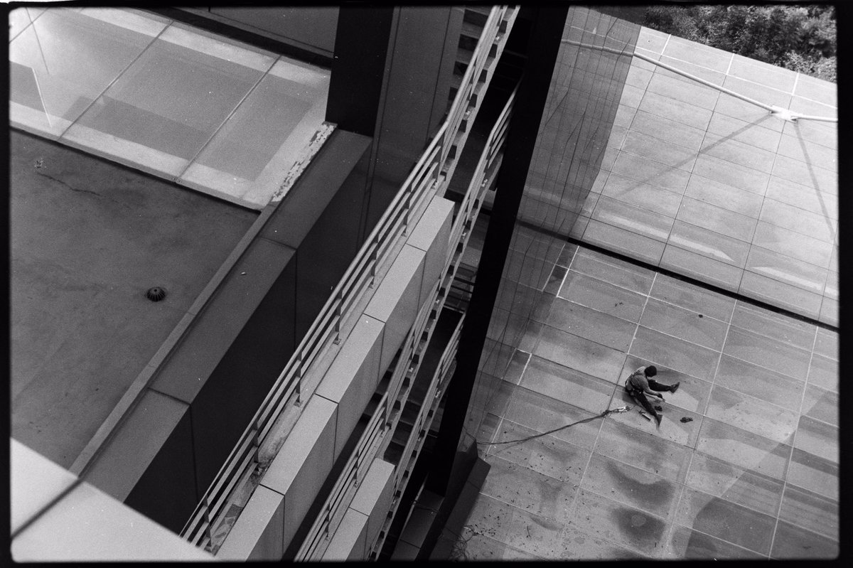 samuelexander96's tweet photo. Kentmere Pan 100 +1 stop on Canon FTb QL
#indonesianphotographer #streetphotography #film #filmphotography https://t.co/IGz1MKhM51