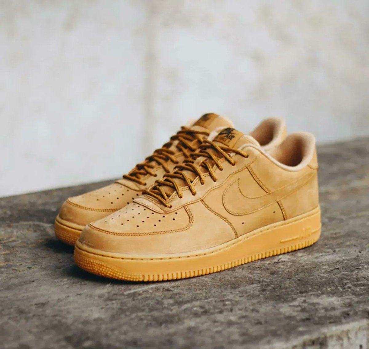 SneakerShouts's tweet photo. Nike Air Force 1 Low "Flax” 
BUY HERE: https://t.co/cnSnPqzzsH https://t.co/dFRuUH4cl3
