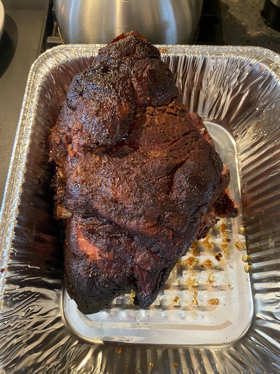 dondedasbeef's tweet photo. I smoke big butts and I cannot lie #SmokeRingsBud https://t.co/aE0eDXU5dy