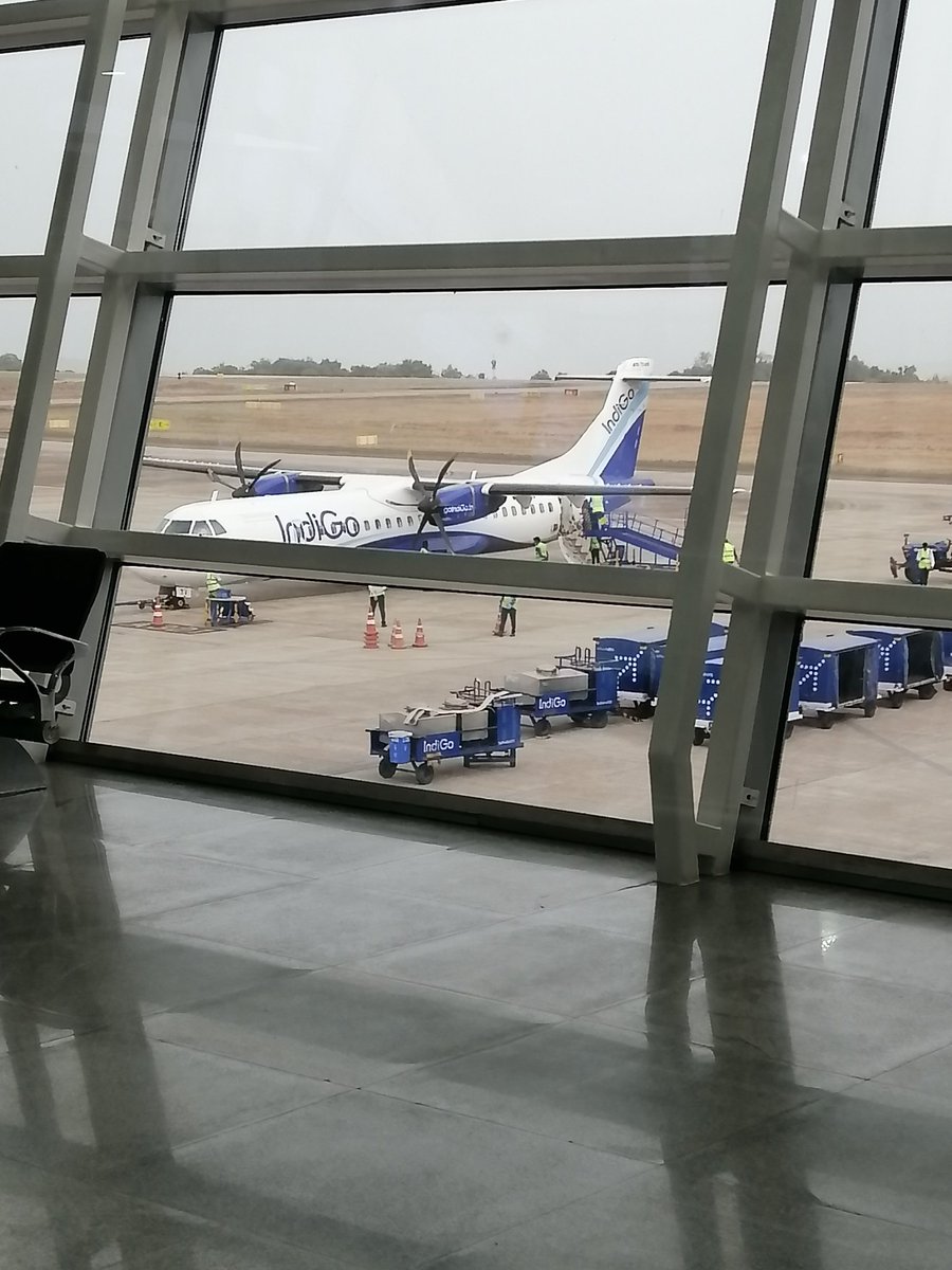 Hubballi_Infra's tweet photo. Mangaluru to Hubballi #IndiGoATR captured at Mangaluru International Airport

@IndiGo6E connects Hubballi &amp; Mangaluru 4 days/week (Sun, Mon, Wed, Friday)

Pic courtesy: @geek_ixe 

@aaihbxairport @JoshiPralhad #Hubballi #Mangalore #Mangaluru #Dharwad #Hubli #IndiGo @mlrairport https://t.co/V4kB9u56RF