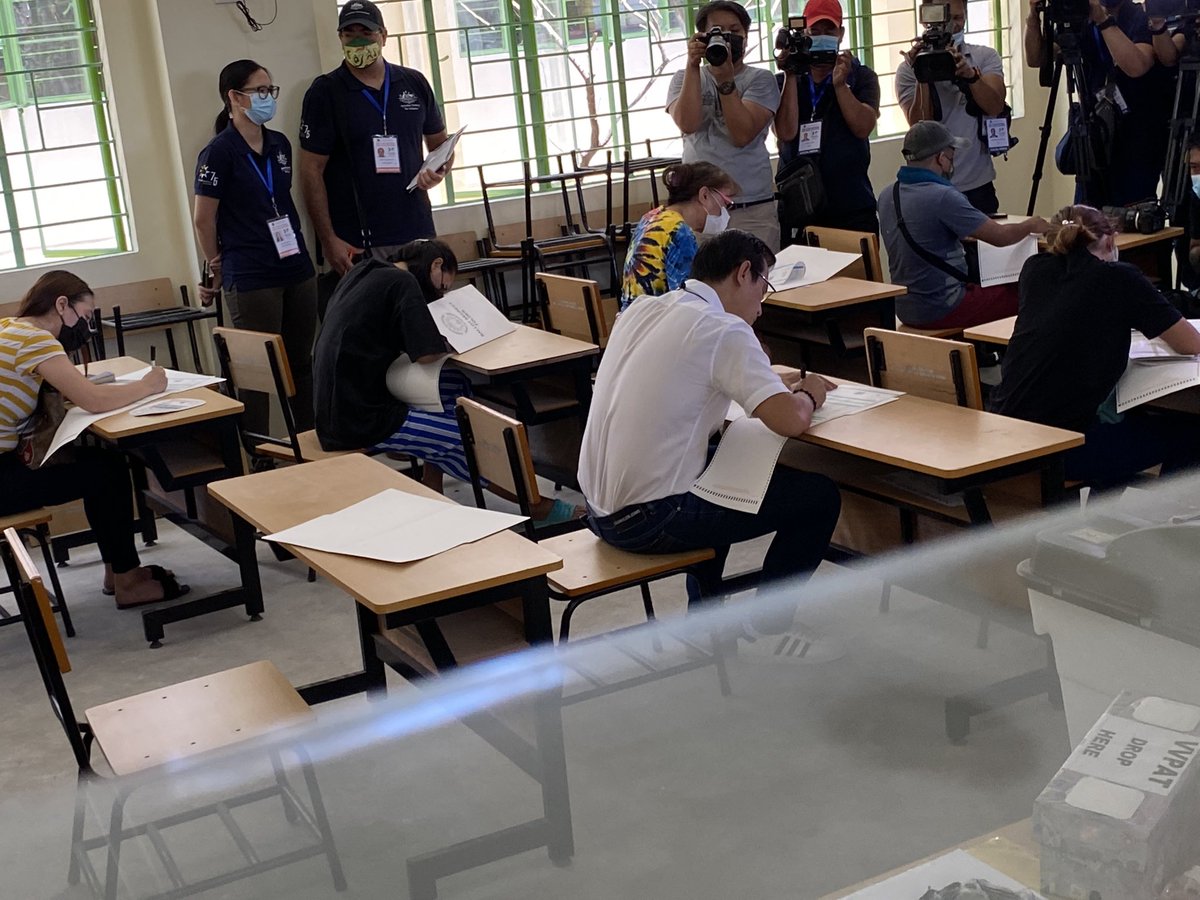 romeltv5's tweet photo. Presidential aspirant Mayor Isko Moreno dumating na sa Magat Salamat Elementary School para bomoto. @News5PH @onenewsph #BilangPilipino2022 https://t.co/xX5twmzP6G