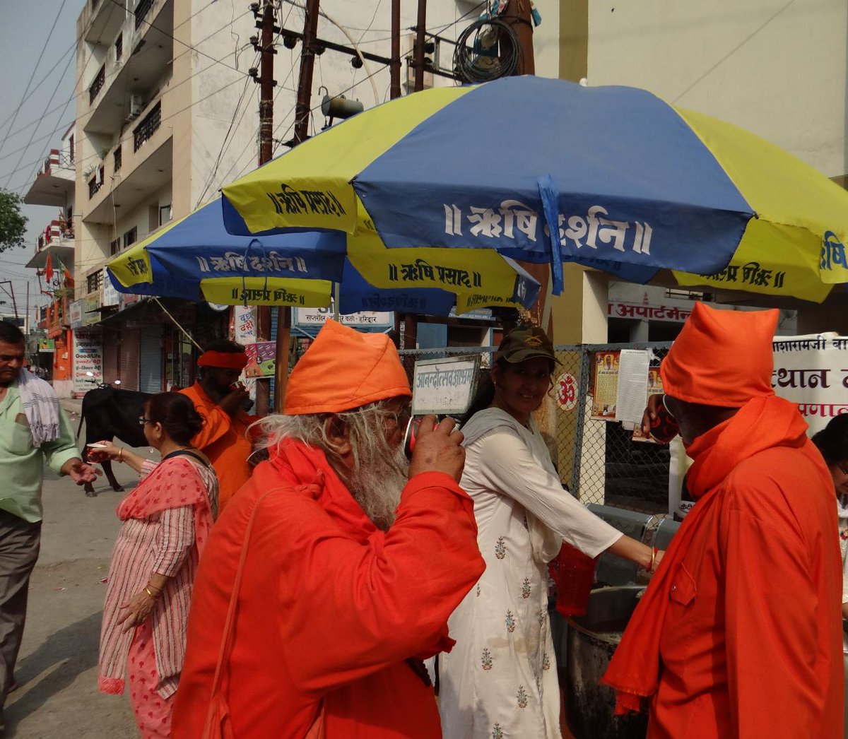 drsuniti19's tweet photo. #आश्रम_दर्पण  देशभर की महिला उत्थान मंडल की बहनों द्वारा पूज्य Sant Shri Asharamji Bapu के अवतरण दिवस के उपलक्ष्य में शरबत वितरण, छाछ वितरण,  ऋषिप्रसाद वितरण और भोजन प्रसादी का वितरण किया गया। बापूआश्रम द्वारा अनवरत चलने वाली Ashram Activities Sarve Bhavantu Shukhinah चाहने वाली। https://t.co/s6wDYadqml