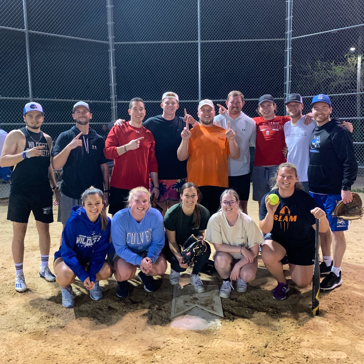 C_SCMabeeCenter's tweet photo. Here are your 2022 IM CoRec Slow-Pitch Softball League Champions🏆🥇 🥎

Ice Cold Pitchers took down the ATO Bombers 11-9 in the Championship!

#CSCIMs https://t.co/kcN9sv7u8c