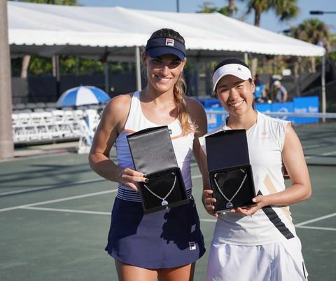 Not_Esportivas's tweet photo. ITF TENNIS!
Parabéns às duplistas campeães, a húngara Timea Babos (🇭🇺) e a japonesa @caltennislife (🇯🇵) que conquistaram o @worldtennis de W100 de Bonita Springs nos Estados Unidos
#ITFWorldTennisTour #ITFtennis #bonitasprings #NaoHibino #TimeaBabos #Florida #usta https://t.co/Oj01uLNeHL