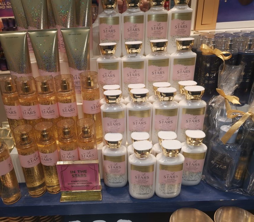 violastore_'s tweet photo. اهليين يا حلويين 
وكل سنة وانتو طييبين 🥺
وفرنا ليكم منتجات bath&amp;body الغنية عن التعريف😍حتتوفر المجموعة كاملة من الحجم الكبير 
حتصل بعد اسبوع 
للطلب DM ،كمية محدوودة💕
Retweet Retweet https://t.co/vBa87x41JI