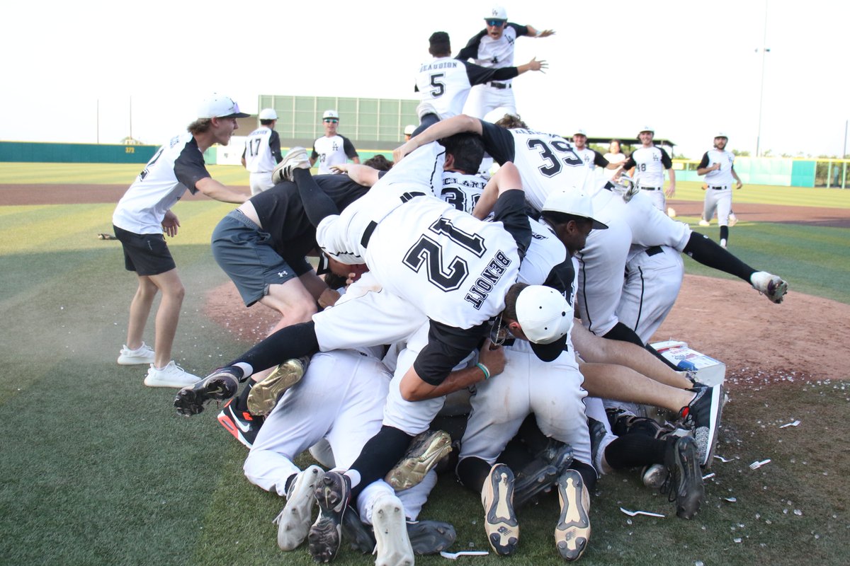 SCAC_Sports's tweet photo. #SCACBsb | Championship Vibes 💍

#SCACPride | #SCACChamps | #d3baseball https://t.co/2Uc8K0JGhO