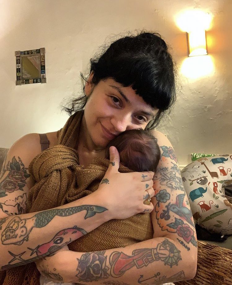 tormeento's tweet photo. Hoy, 8 de mayo, en Ecuador es el día de la madre, así que, feliz primer día de la madre @monlaferte, tkm a la mamita más linda 🥺❤️

MOM LAFERTE https://t.co/oVyojueYQ7