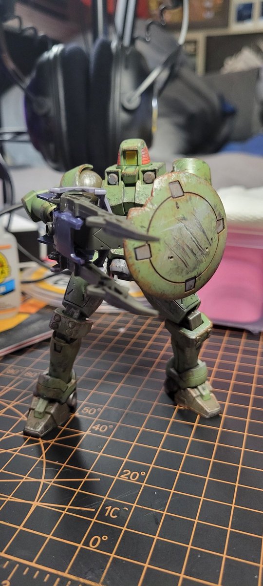 GunplaGuy188's tweet photo. Hand installment done so here's a test shoot before I hit it with flat black primer and try my hand at hand painting the blades and weathering. Also I magnetized the shield. #Gunpla #CustomLeo #GundamKitbash #Kitbashweapon https://t.co/KBlfDeJimC
