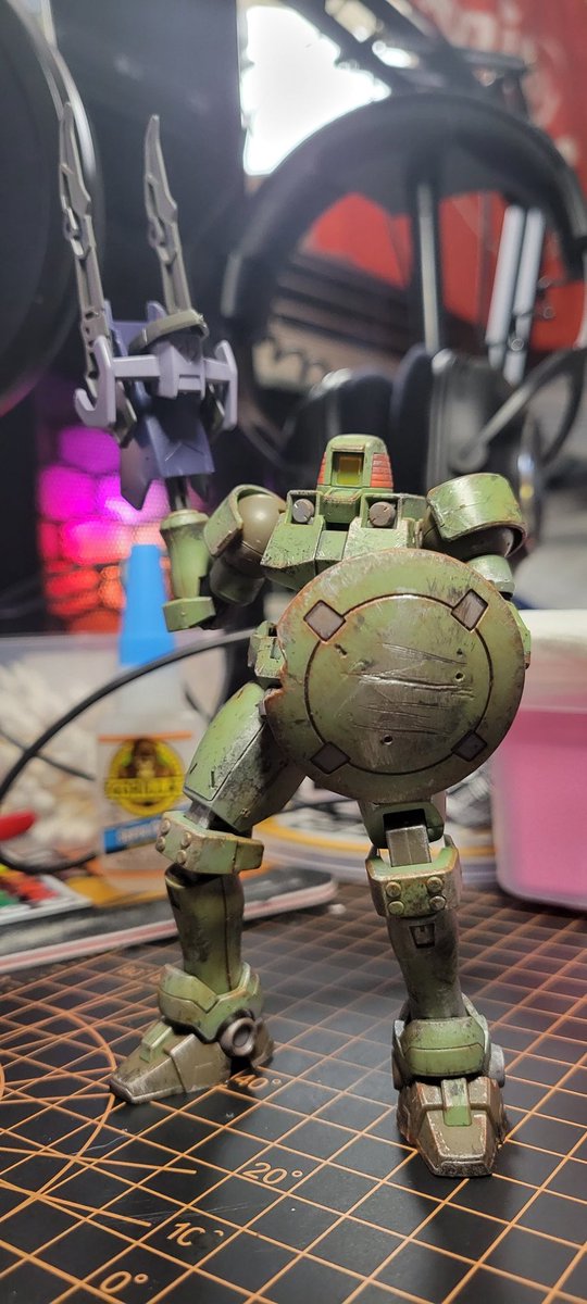 GunplaGuy188's tweet photo. Hand installment done so here's a test shoot before I hit it with flat black primer and try my hand at hand painting the blades and weathering. Also I magnetized the shield. #Gunpla #CustomLeo #GundamKitbash #Kitbashweapon https://t.co/KBlfDeJimC