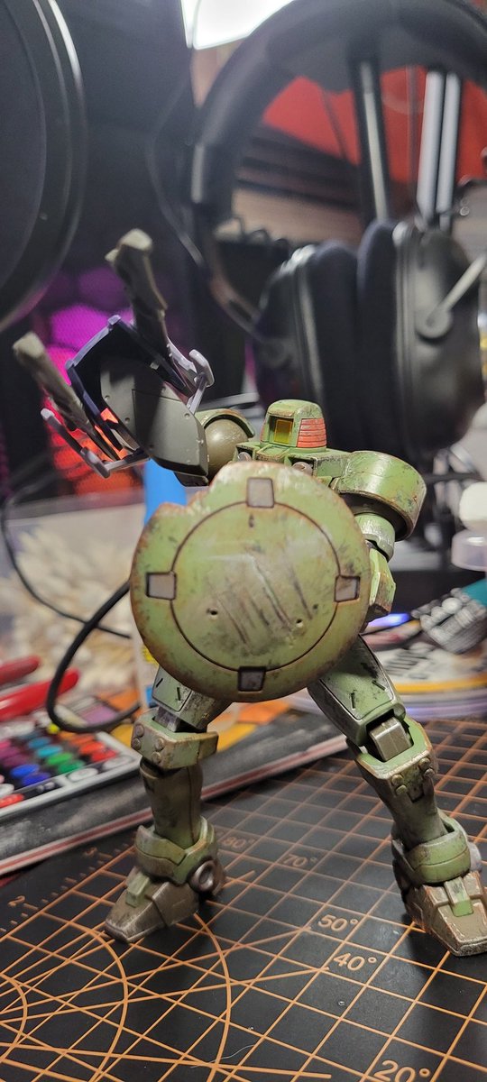 GunplaGuy188's tweet photo. Hand installment done so here's a test shoot before I hit it with flat black primer and try my hand at hand painting the blades and weathering. Also I magnetized the shield. #Gunpla #CustomLeo #GundamKitbash #Kitbashweapon https://t.co/KBlfDeJimC