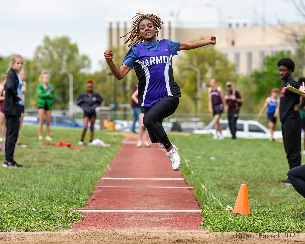 DotteSportsPix's tweet photo. Great participation by @jcharmonhigh at the #NorthRelays bringing several athletes to a very strong meet. Kudos to A'luel Miller for competing in 4 events. Looking forward to seeing more of this team in the future. @almarosashall @kckschools
https://t.co/fsQGAIyVio https://t.co/hm8HRRp10J